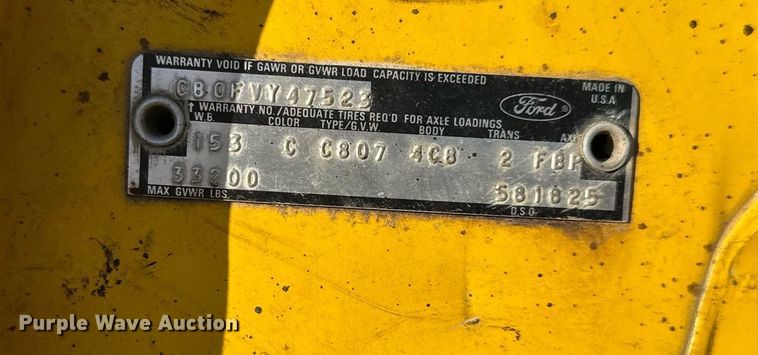 image for item DW2296 1977 Ford 800 oil distributor truck