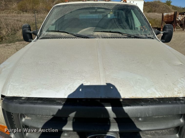 image for item DW2297 2000 Ford F550 Super Duty XL utility / service truck