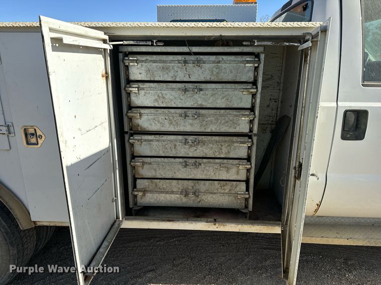 image for item DW2297 2000 Ford F550 Super Duty XL utility / service truck