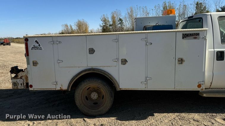 image for item DW2297 2000 Ford F550 Super Duty XL utility / service truck