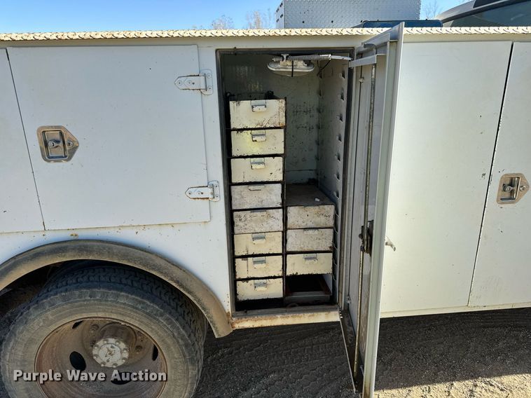 image for item DW2297 2000 Ford F550 Super Duty XL utility / service truck