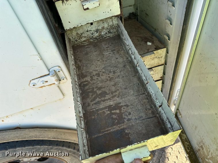 image for item DW2297 2000 Ford F550 Super Duty XL utility / service truck