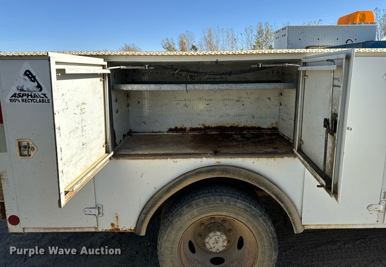 image for item DW2297 2000 Ford F550 Super Duty XL utility / service truck