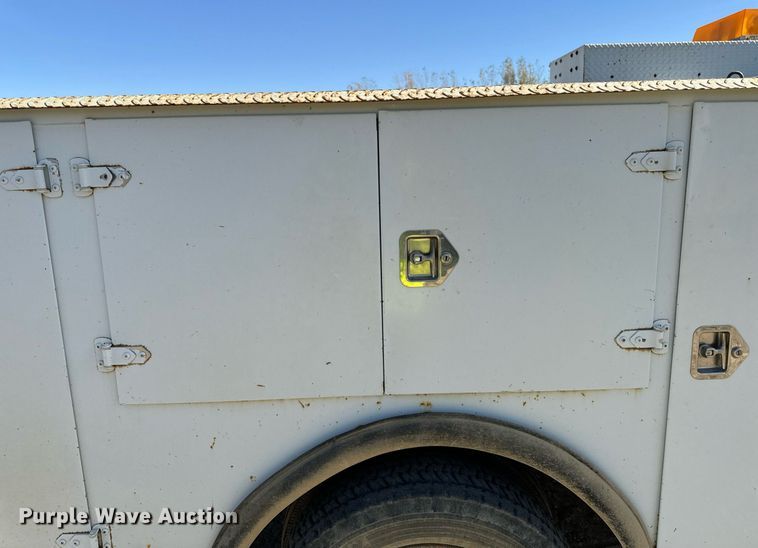 image for item DW2297 2000 Ford F550 Super Duty XL utility / service truck