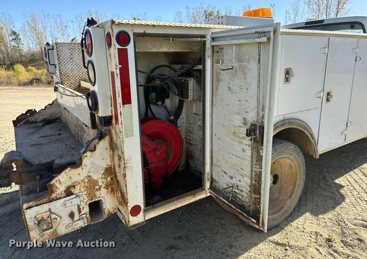 image for item DW2297 2000 Ford F550 Super Duty XL utility / service truck