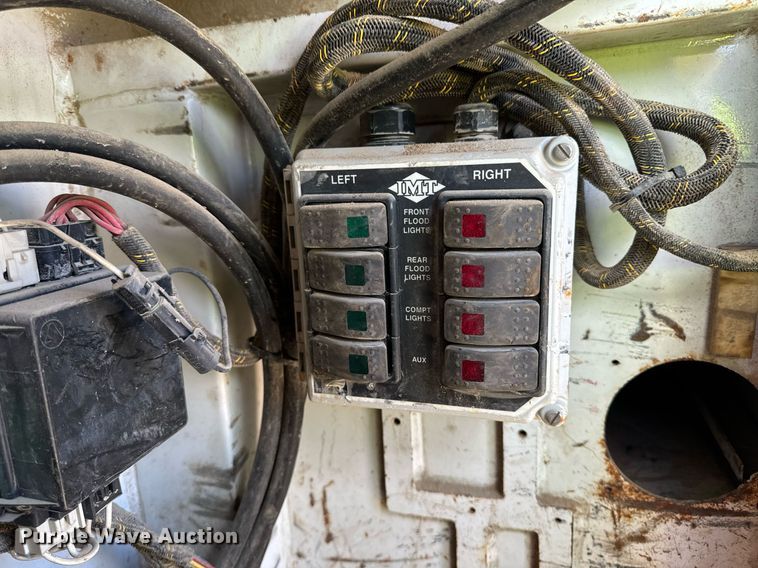 image for item DW2297 2000 Ford F550 Super Duty XL utility / service truck