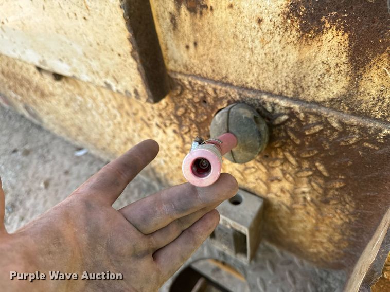 image for item DW2297 2000 Ford F550 Super Duty XL utility / service truck