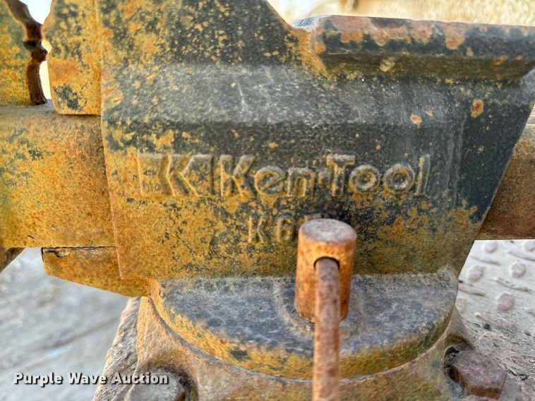 image for item DW2297 2000 Ford F550 Super Duty XL utility / service truck