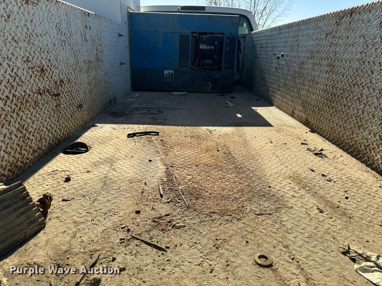 image for item DW2297 2000 Ford F550 Super Duty XL utility / service truck