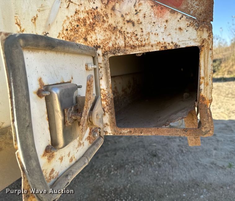 image for item DW2297 2000 Ford F550 Super Duty XL utility / service truck