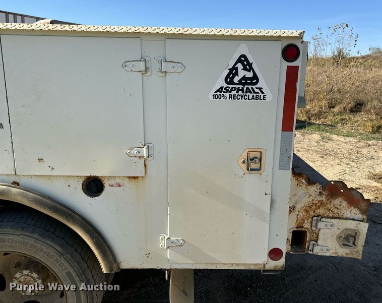 image for item DW2297 2000 Ford F550 Super Duty XL utility / service truck