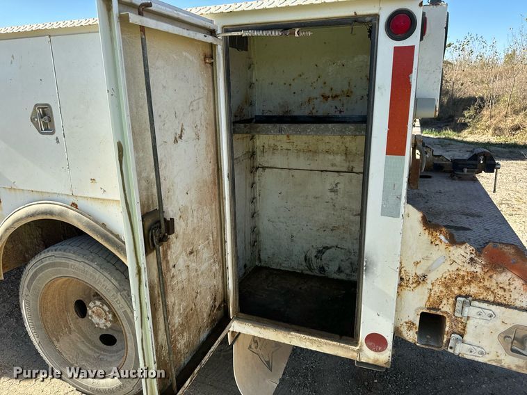 image for item DW2297 2000 Ford F550 Super Duty XL utility / service truck