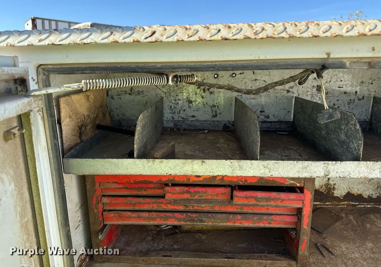 image for item DW2297 2000 Ford F550 Super Duty XL utility / service truck