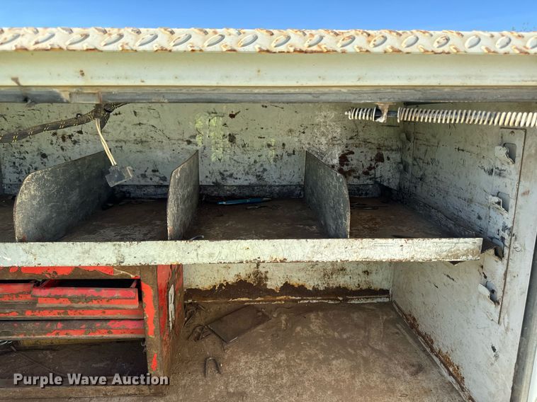 image for item DW2297 2000 Ford F550 Super Duty XL utility / service truck