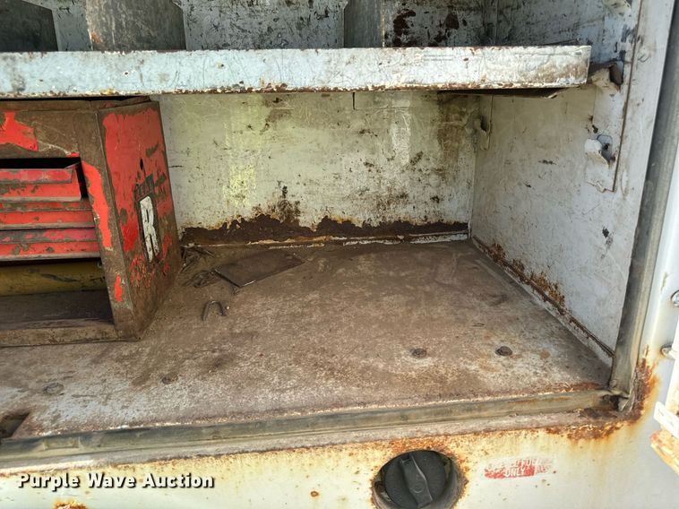 image for item DW2297 2000 Ford F550 Super Duty XL utility / service truck