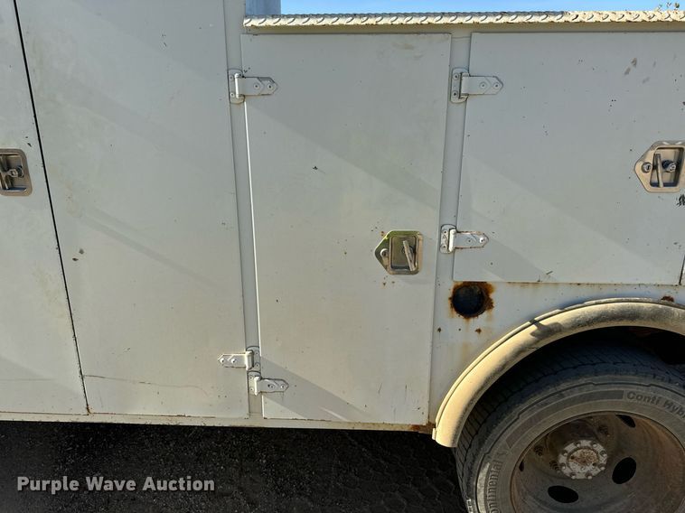 image for item DW2297 2000 Ford F550 Super Duty XL utility / service truck