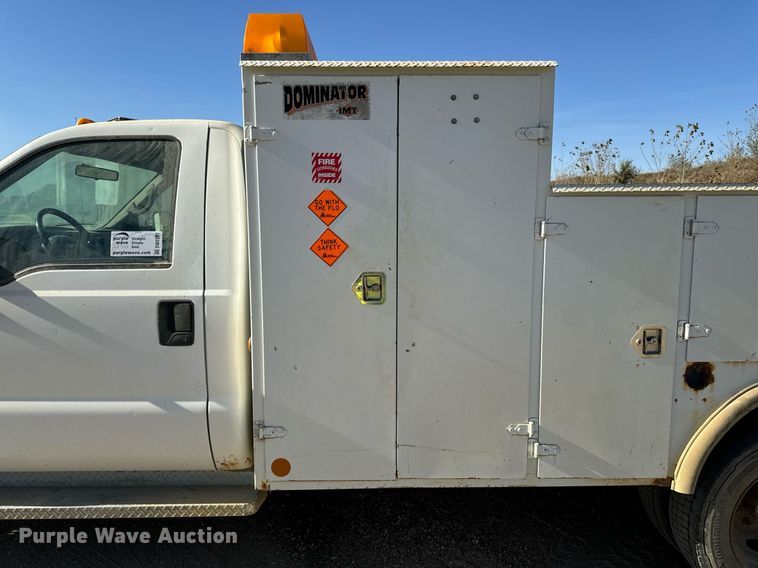 image for item DW2297 2000 Ford F550 Super Duty XL utility / service truck