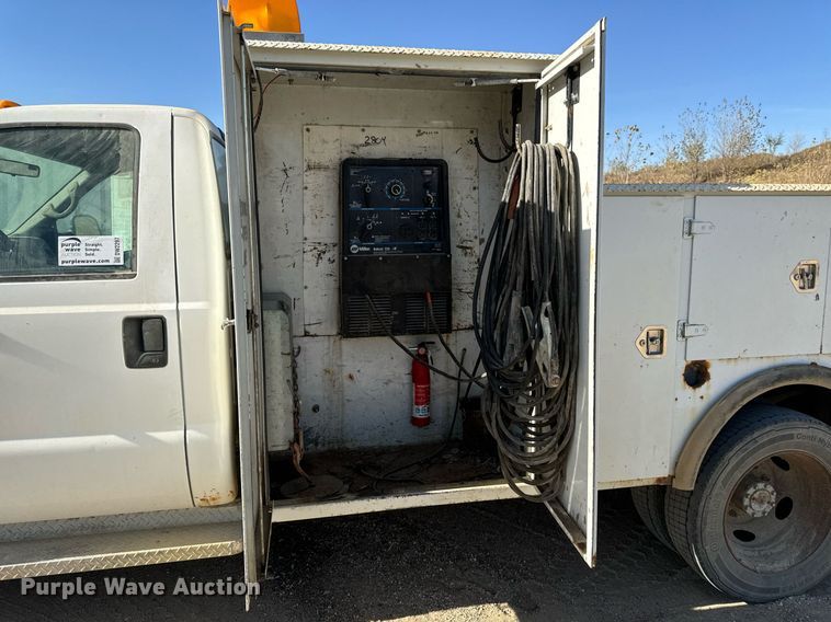 image for item DW2297 2000 Ford F550 Super Duty XL utility / service truck