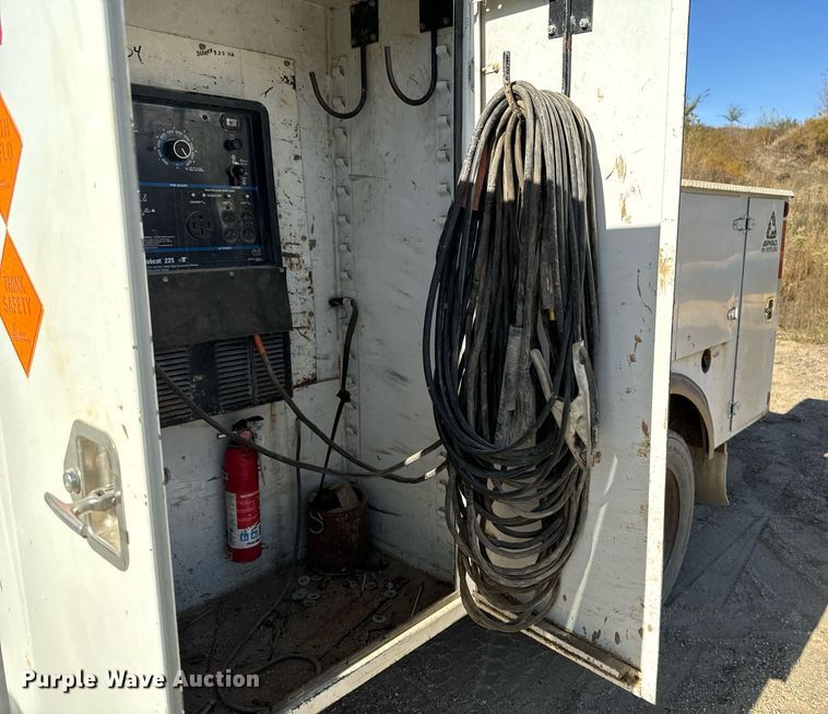 image for item DW2297 2000 Ford F550 Super Duty XL utility / service truck