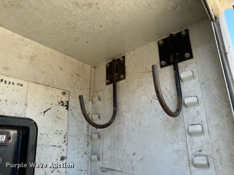 image for item DW2297 2000 Ford F550 Super Duty XL utility / service truck