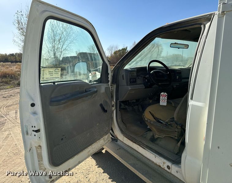 image for item DW2297 2000 Ford F550 Super Duty XL utility / service truck