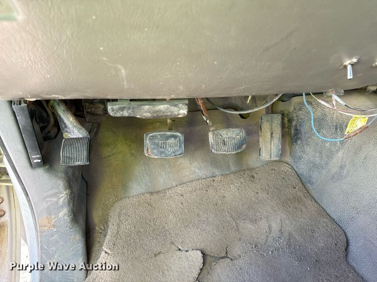 image for item DW2297 2000 Ford F550 Super Duty XL utility / service truck