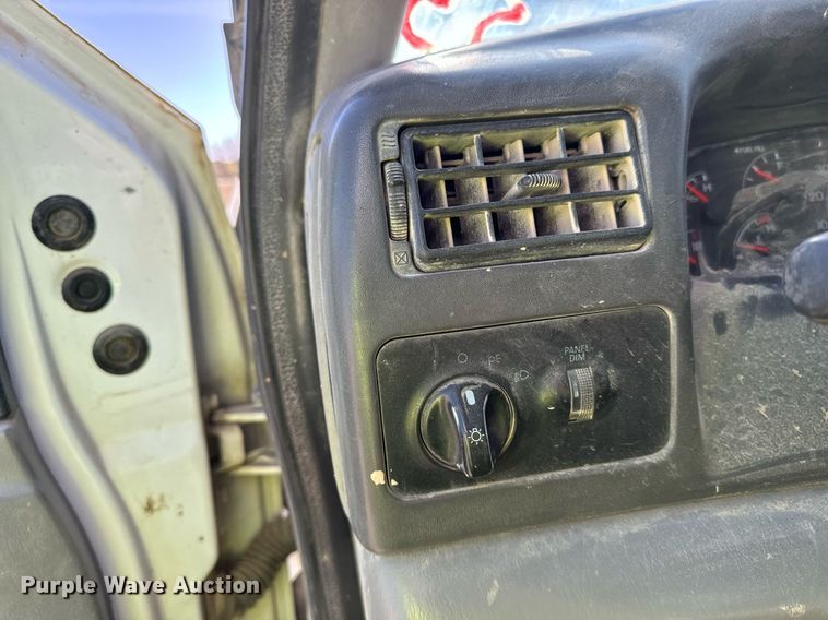 image for item DW2297 2000 Ford F550 Super Duty XL utility / service truck