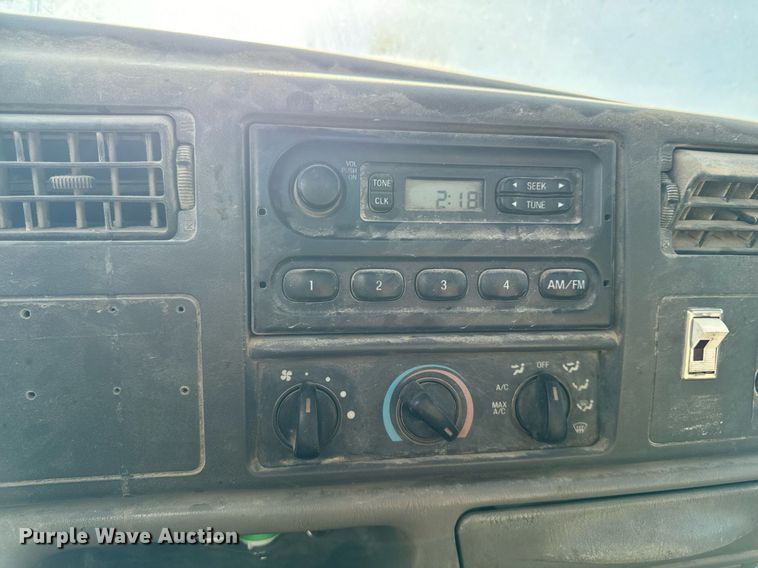 image for item DW2297 2000 Ford F550 Super Duty XL utility / service truck