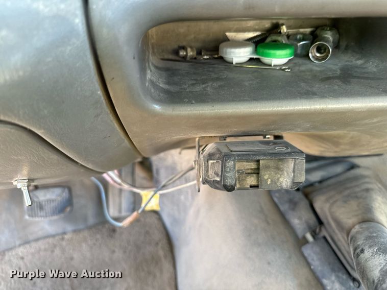 image for item DW2297 2000 Ford F550 Super Duty XL utility / service truck