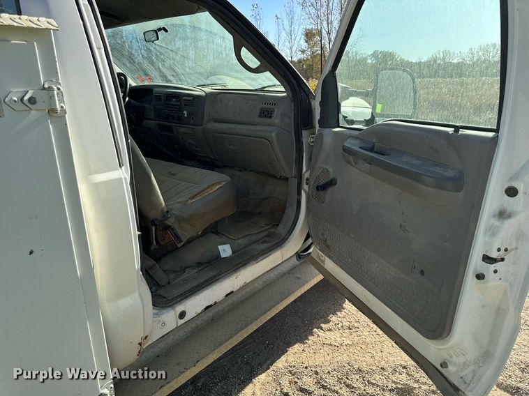 image for item DW2297 2000 Ford F550 Super Duty XL utility / service truck