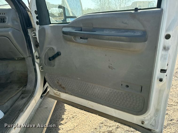image for item DW2297 2000 Ford F550 Super Duty XL utility / service truck
