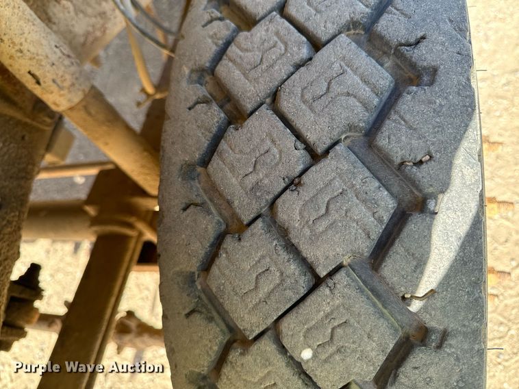 image for item DW2297 2000 Ford F550 Super Duty XL utility / service truck