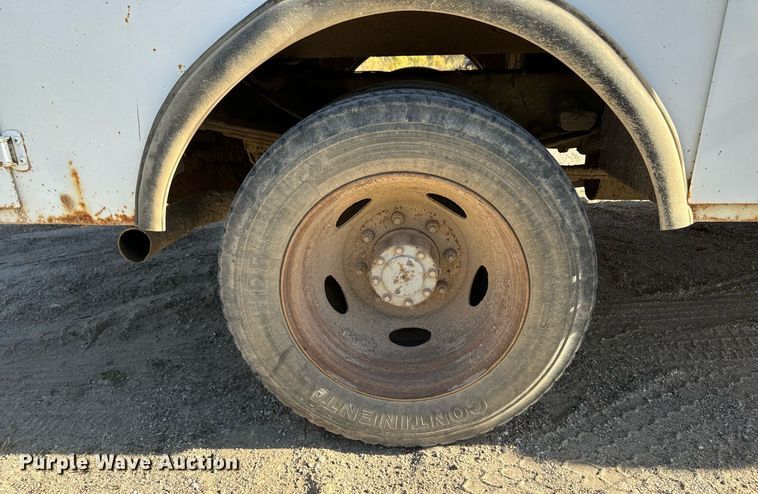 image for item DW2297 2000 Ford F550 Super Duty XL utility / service truck