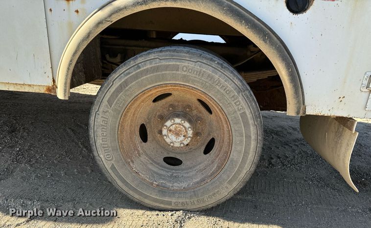 image for item DW2297 2000 Ford F550 Super Duty XL utility / service truck