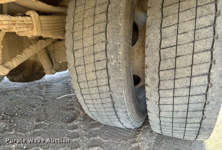 image for item DW2297 2000 Ford F550 Super Duty XL utility / service truck