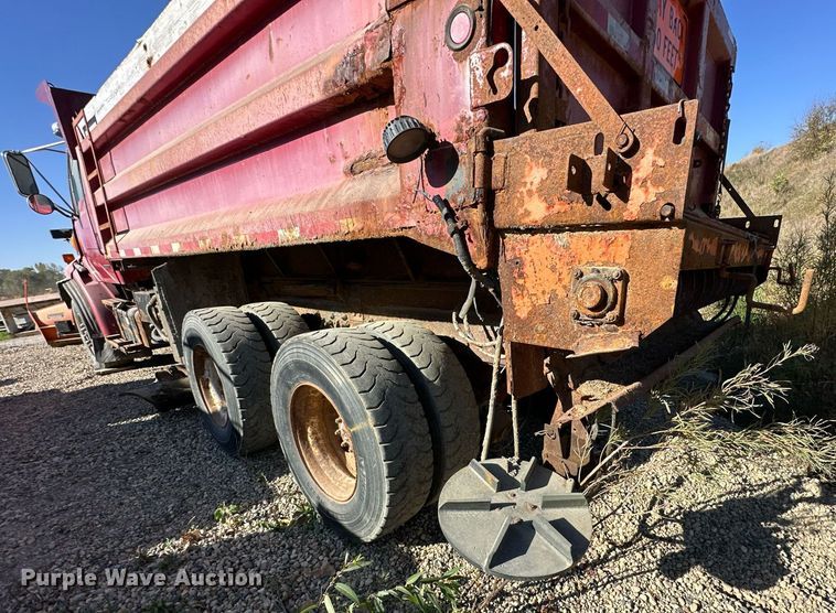 image for item DW2300 2000 Sterling LT8513 dump truck