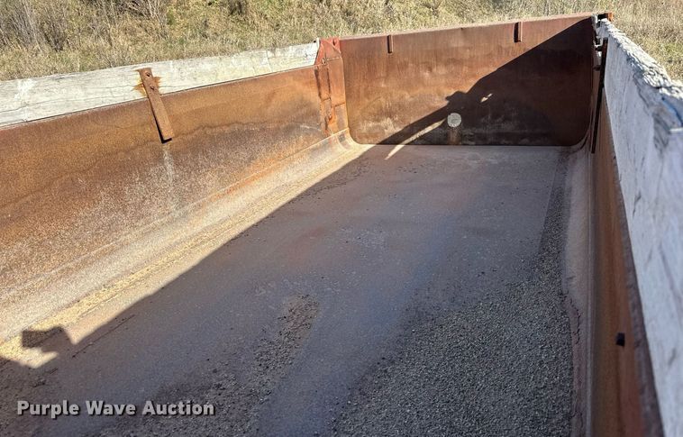 image for item DW2300 2000 Sterling LT8513 dump truck