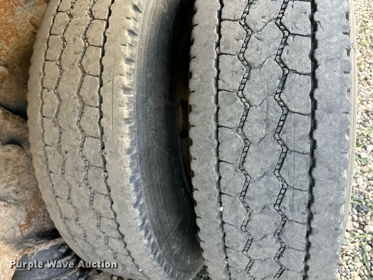 image for item DW2300 2000 Sterling LT8513 dump truck