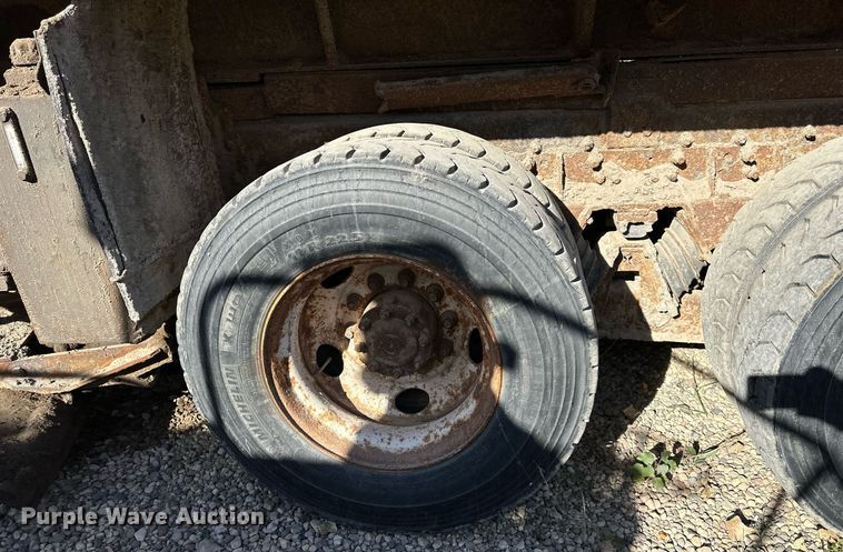 image for item DW2300 2000 Sterling LT8513 dump truck