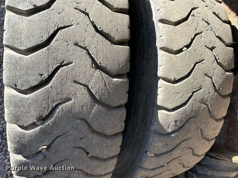 image for item DW2300 2000 Sterling LT8513 dump truck