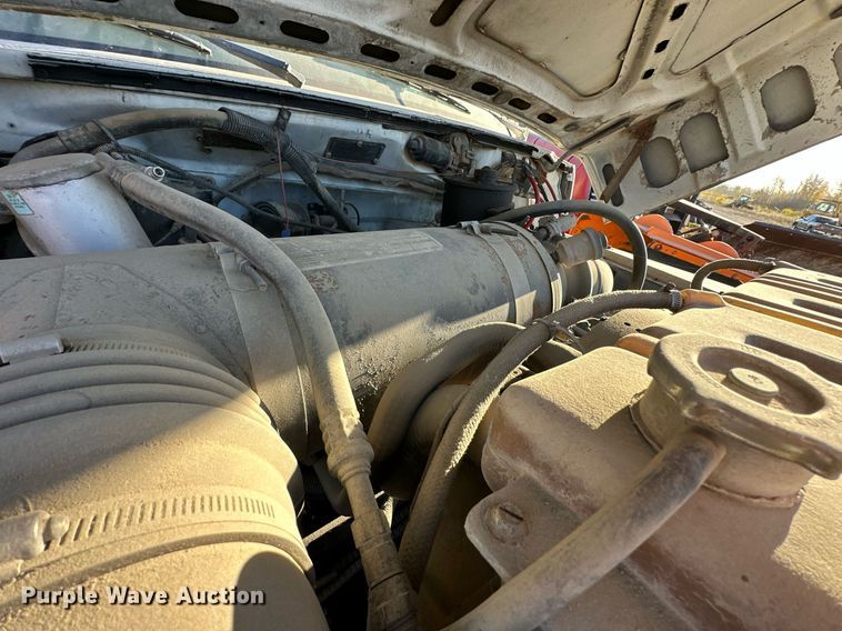 image for item DW2301 1992 Ford FT900 oil distributor truck