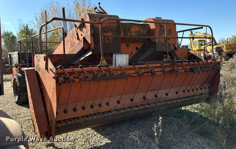 image for item DW2304 Etnyre U372 chip spreader