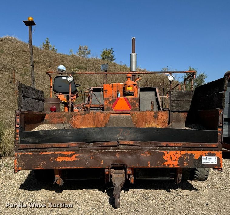 image for item DW2304 Etnyre U372 chip spreader