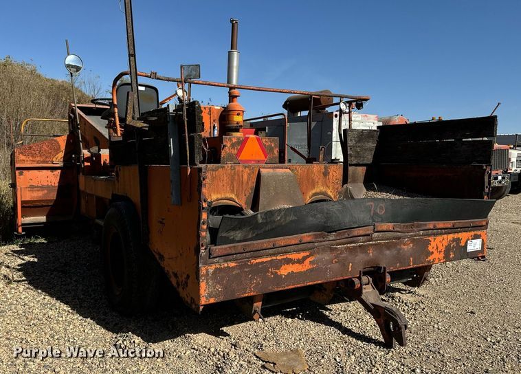 image for item DW2304 Etnyre U372 chip spreader