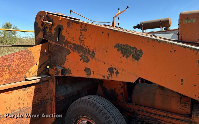 image for item DW2304 Etnyre U372 chip spreader