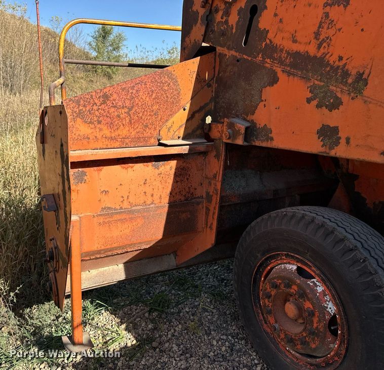 image for item DW2304 Etnyre U372 chip spreader