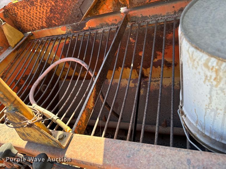 image for item DW2304 Etnyre U372 chip spreader