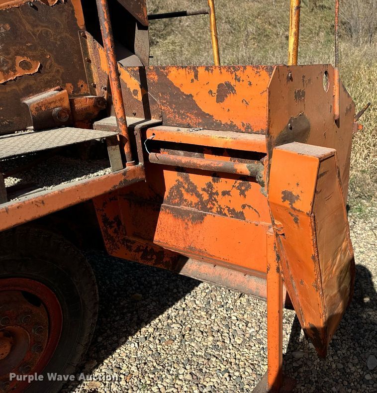 image for item DW2304 Etnyre U372 chip spreader