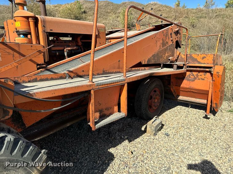 image for item DW2304 Etnyre U372 chip spreader