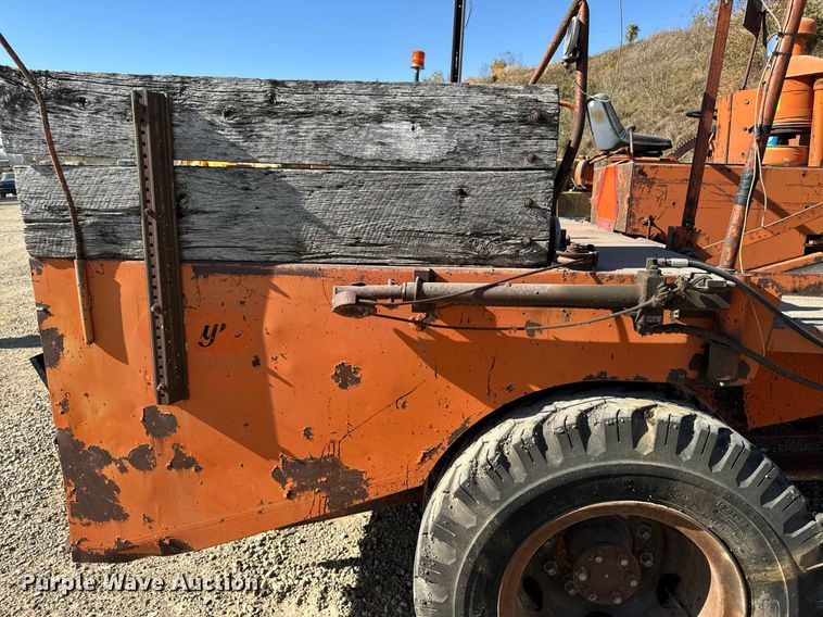 image for item DW2304 Etnyre U372 chip spreader